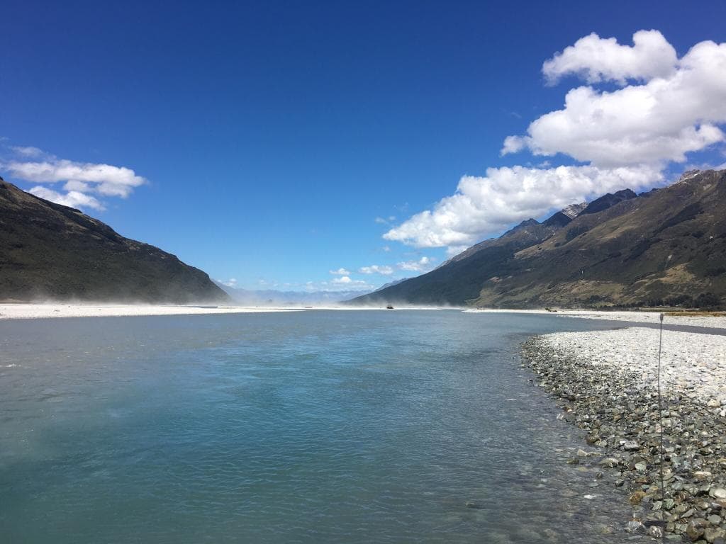 严格意义上这里没有沙子，只有大小不一的鹅卵石