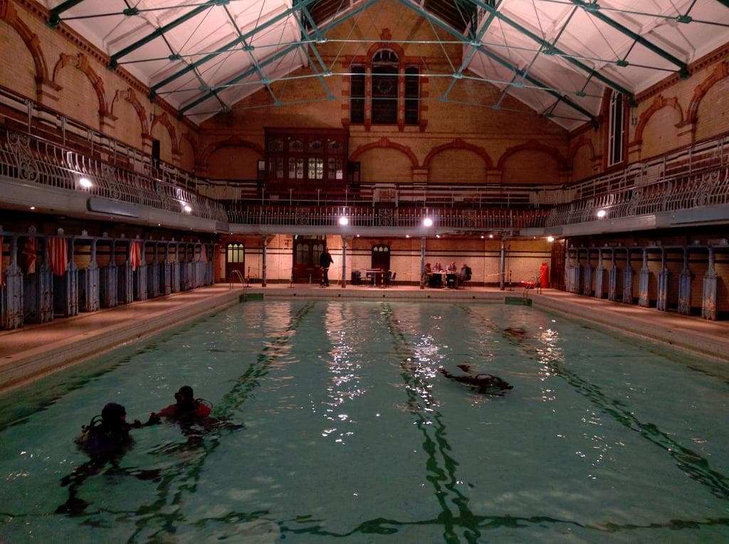 Trafford sub aqua club diving in the pool