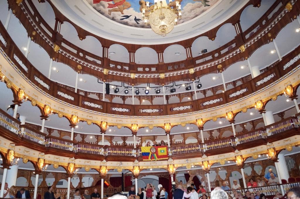 Teatro Adolfo Mejia