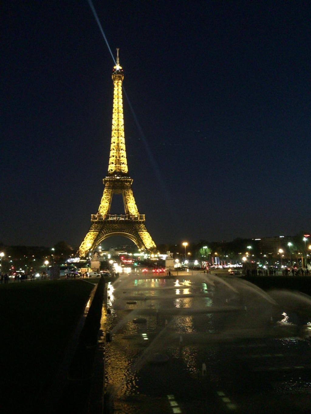 噴水とエッフェル塔