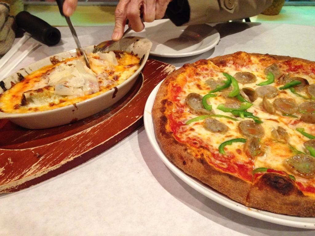 Pizza and canneloni at Pizzeria Tivoli!