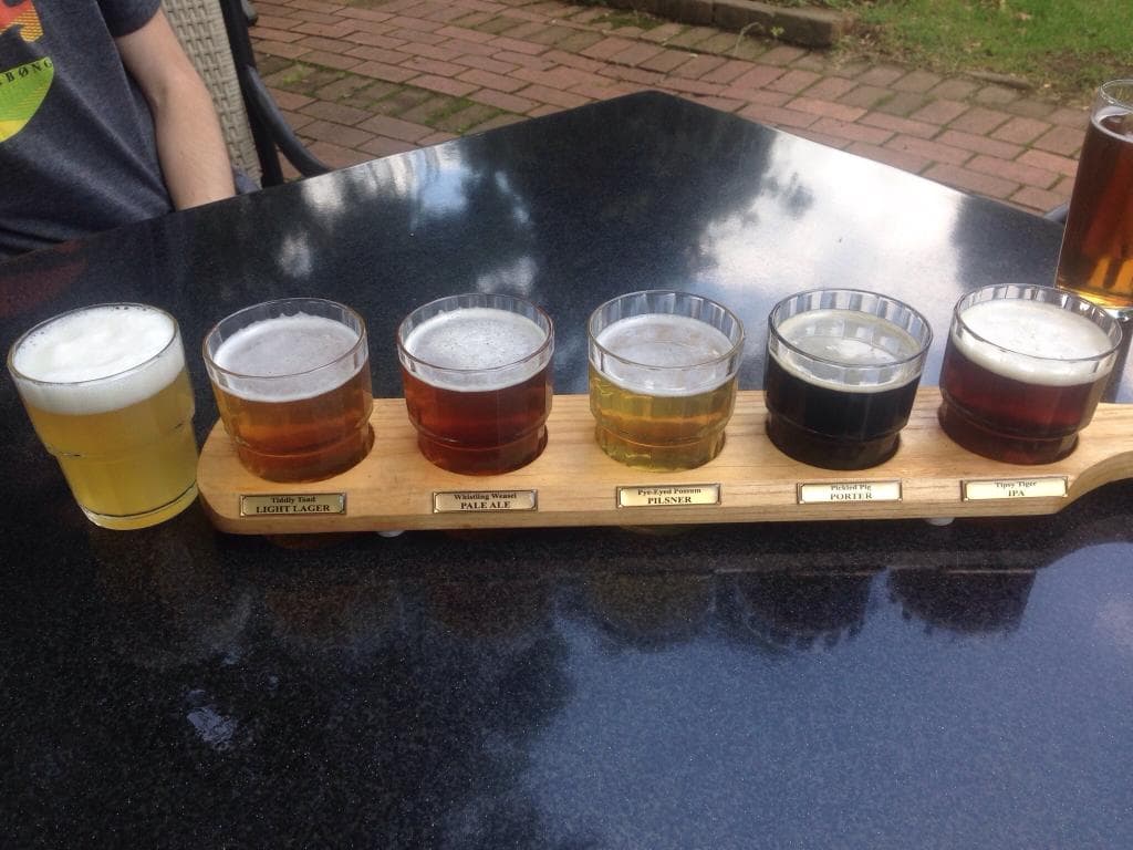 Good tasting paddle of nice beer in great surroundings but not very attentive staff. Waited 15 a