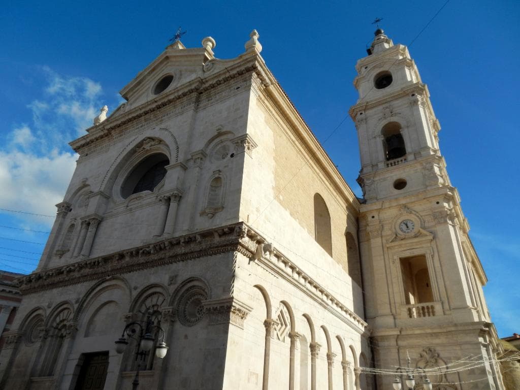 La cattedrale e il suo bel campanile