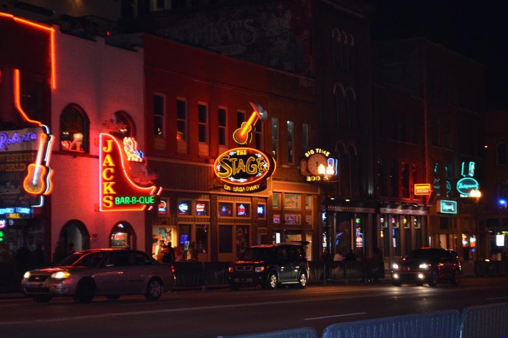 "Honky Tonk Hiway" after dark; lots of free music