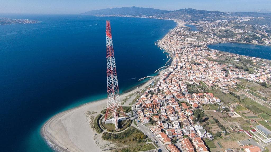 Il pilone di Capo Peloro, Stretto di Messina.