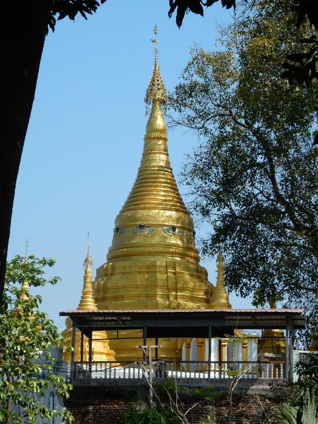 博物館から見える寺院の塔。