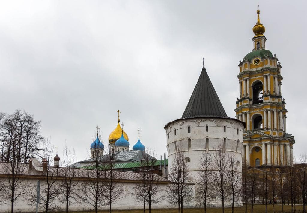 Вид монастыря с улицы