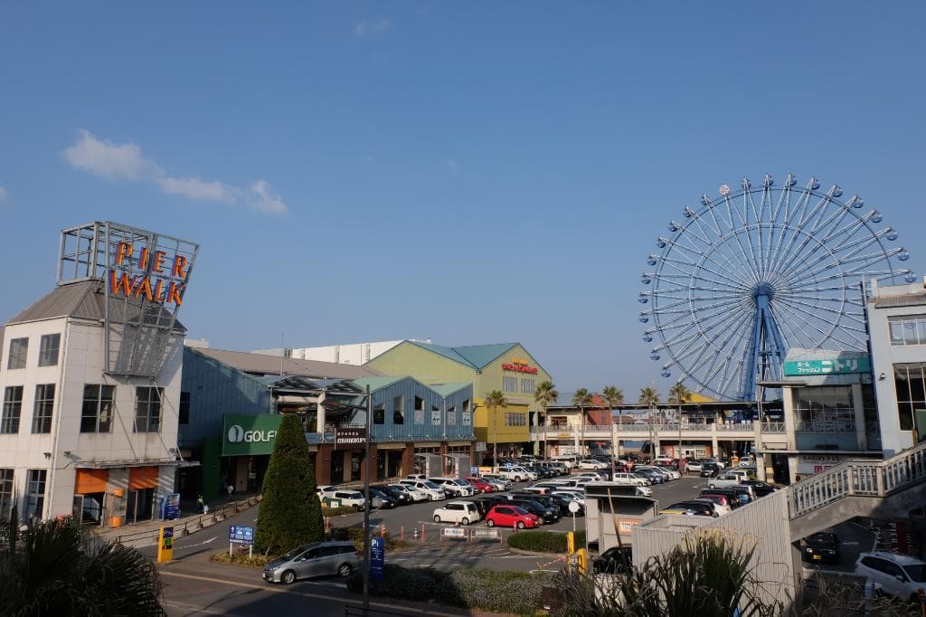 มาริโนเอะ ซิตี้(Marinoa City)เป็นศูนย์การค้าขนาดใหญ่ที่มีทั้งส่วนห้างและส่วนที่เป็น Outlet มีวิว