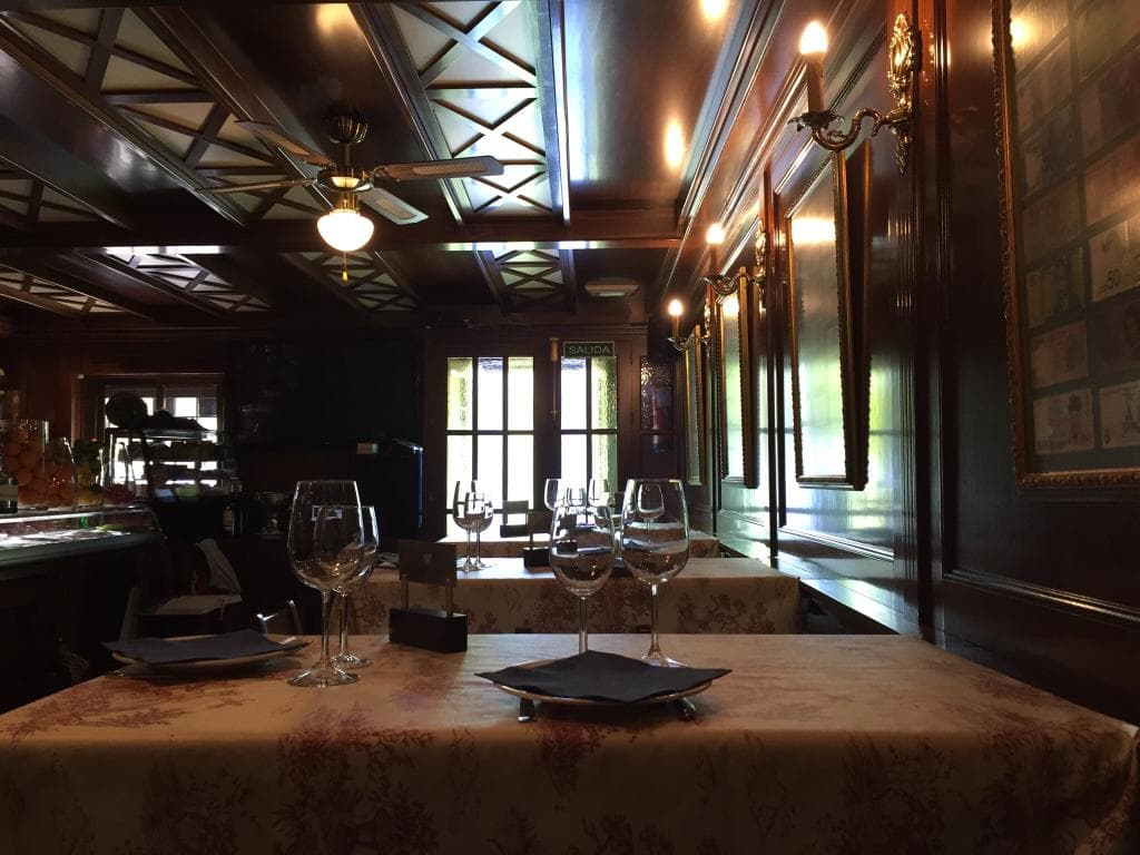 Back of the restaurant, looking at the entrance