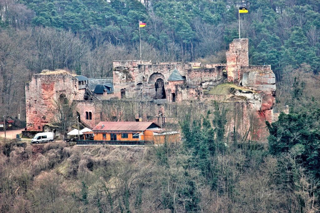this photo gives an impression of the Nanstein(taken from the Bismarck tower)