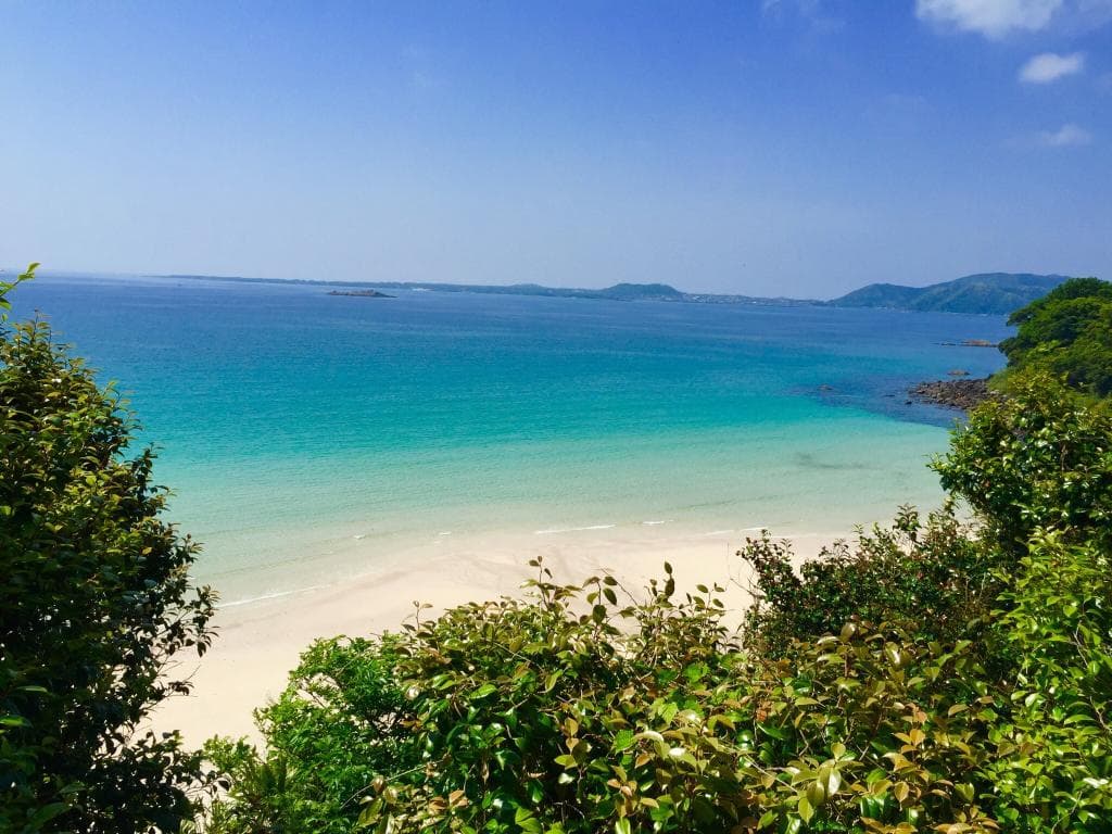 近くの香珠子ビーチと鐙瀬溶岩海岸、車で10分くらいの距離、これが五島の自然の面白さか！と圧倒されました