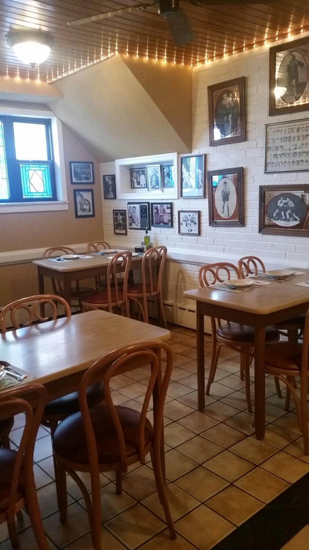 Angelo's Fairmount Tavern