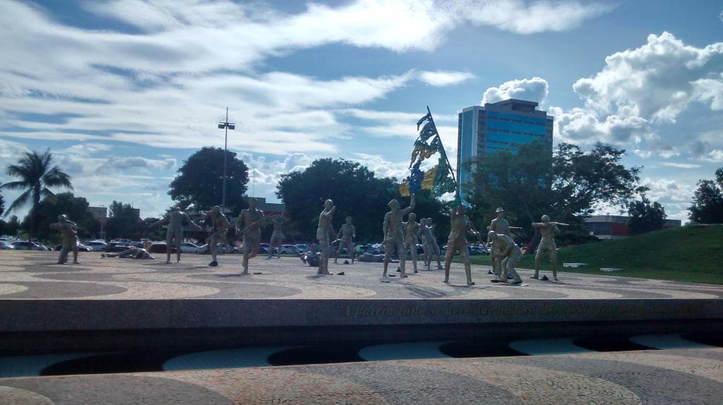Monumento aos 18 do Forte da coluna Prestes