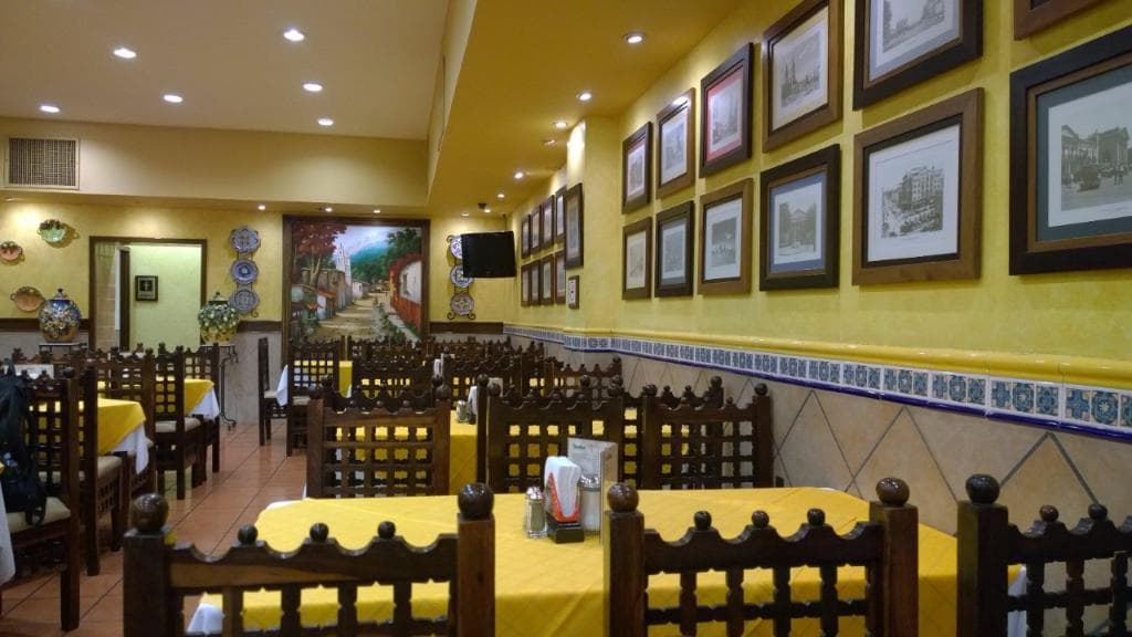 Interior del restaurente sucursal centro