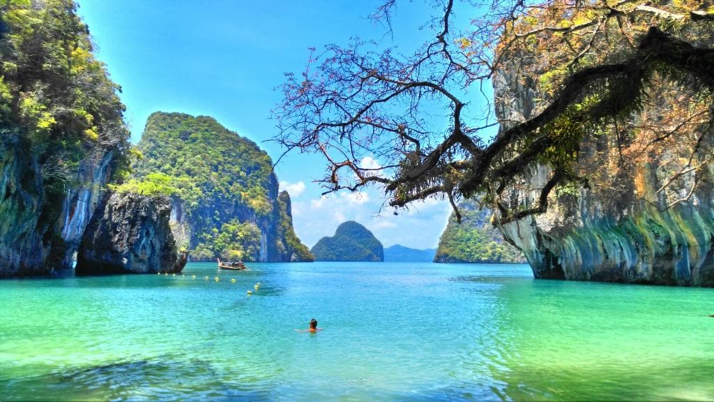 Explore Koh Hong's lagoon