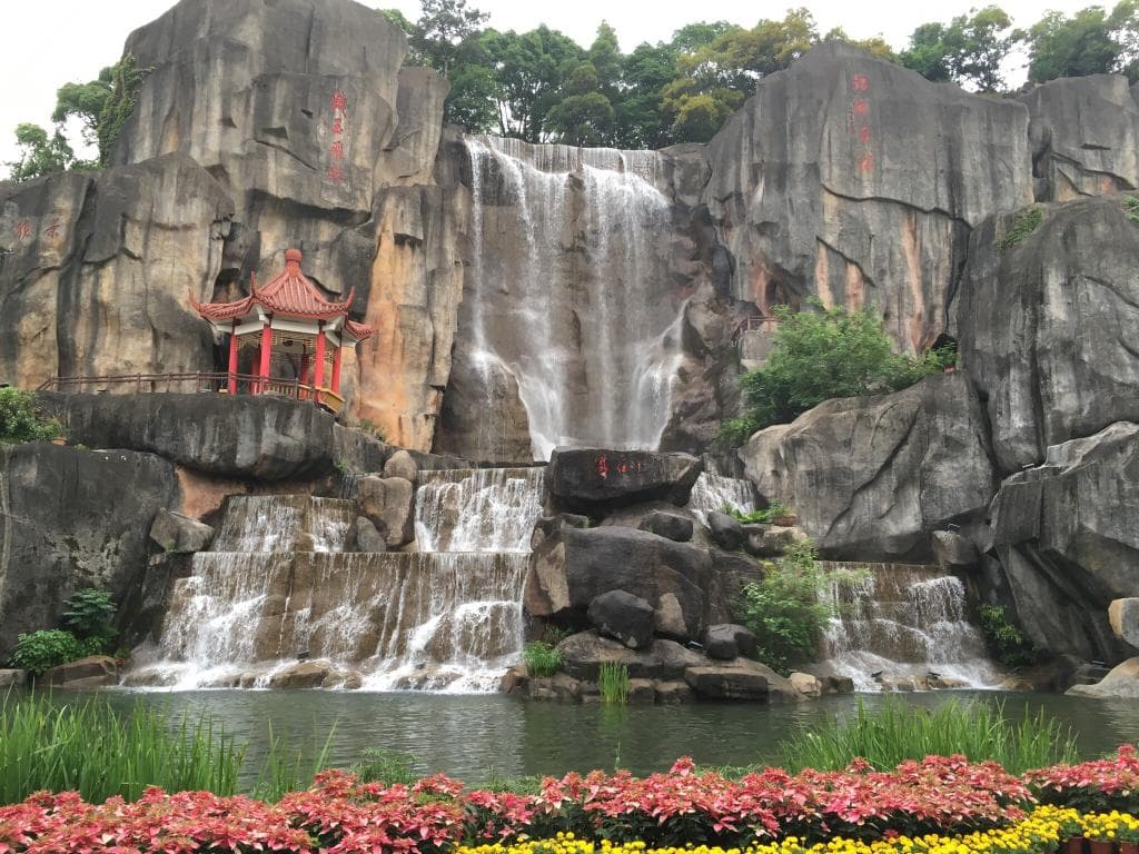 Можно приехать сюда на целый день ))) замечательно место для прогулки с семьей