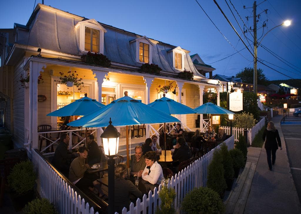 Terrasse chaleureuse au coeur du village