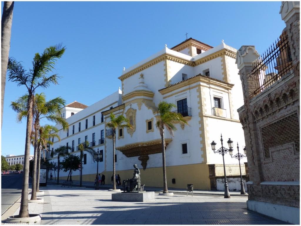 Devant une ancienne usine de tabac