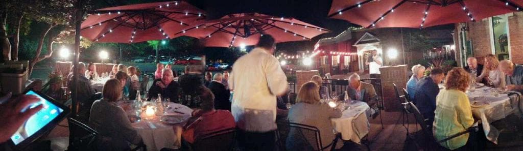 Aqua E Vino Patio
