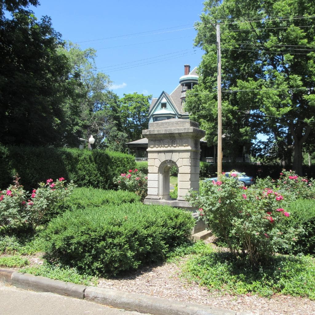 The Easton Fountain, the Giant Oak Park, June 2016