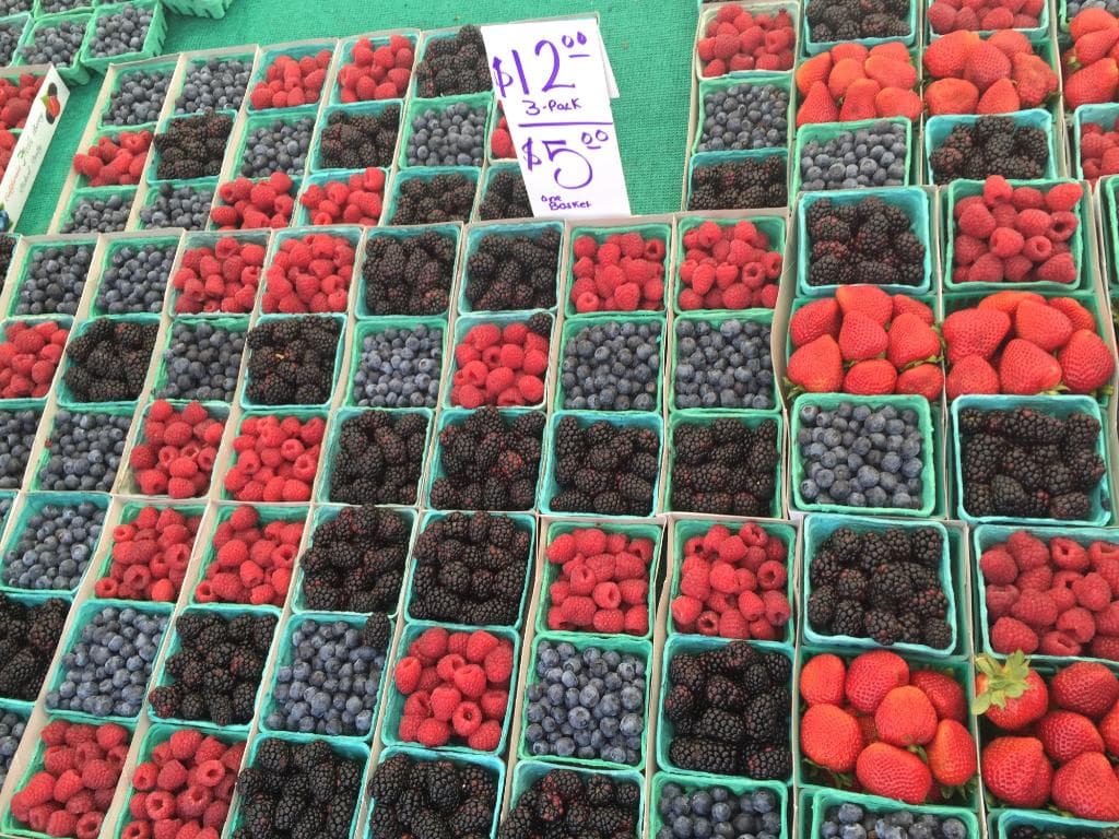 Hermosa Beach Farmer's Market: blueberries, blackberries, and raspberries