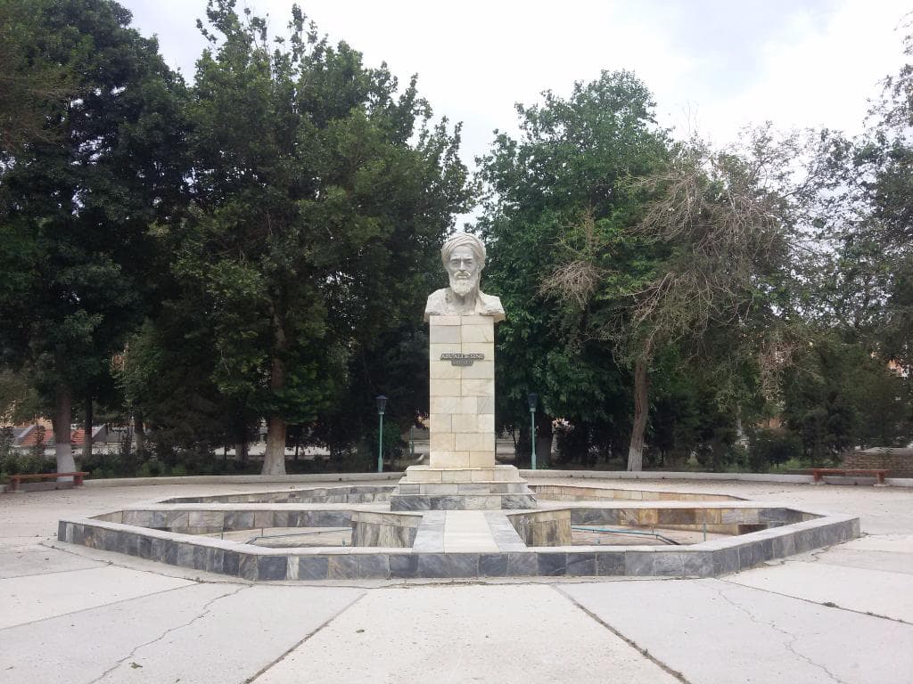 Памятник Авиццене