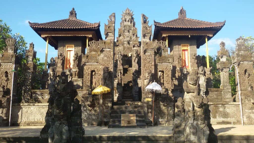 MADUWE KARANG, UM DOS TEMPLOS COM O ESTILO GOTICO DO NORTE DE BALI