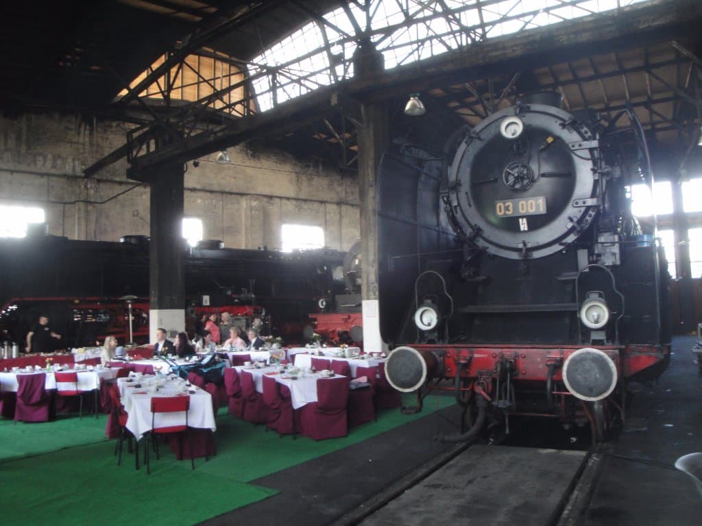 interior con banquete boda