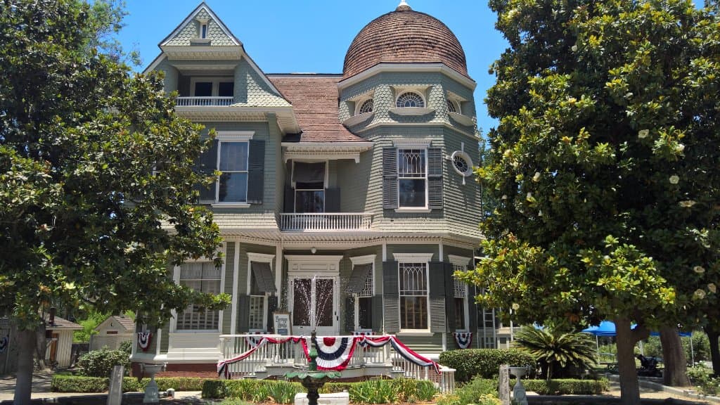 Full view of house
