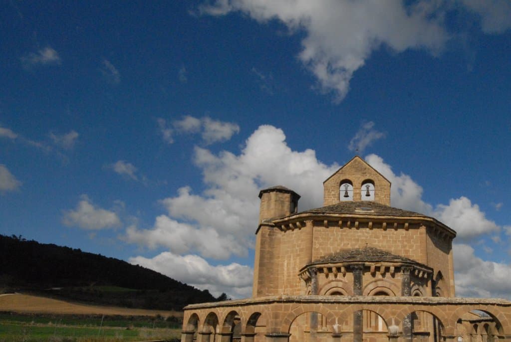 Santa María decEunate desde levante.