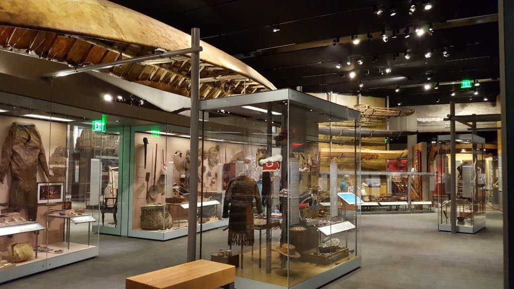 Interesting displays with good lighting and not just in long boring rows