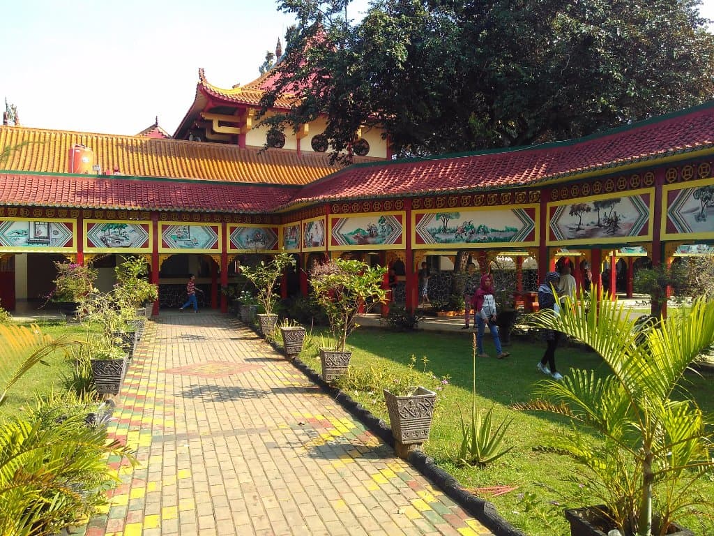 taman di dalam vihara