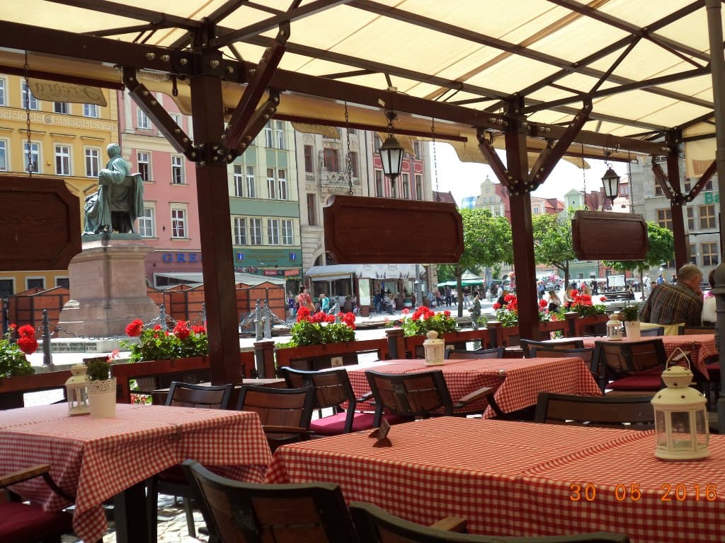 Ich habe draußen gegessen und hatte einen guten Blick auf die Altstsadt...