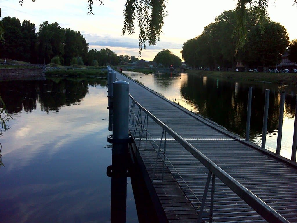 Pasarela a lo largo del Canal del Ródano al Rin.