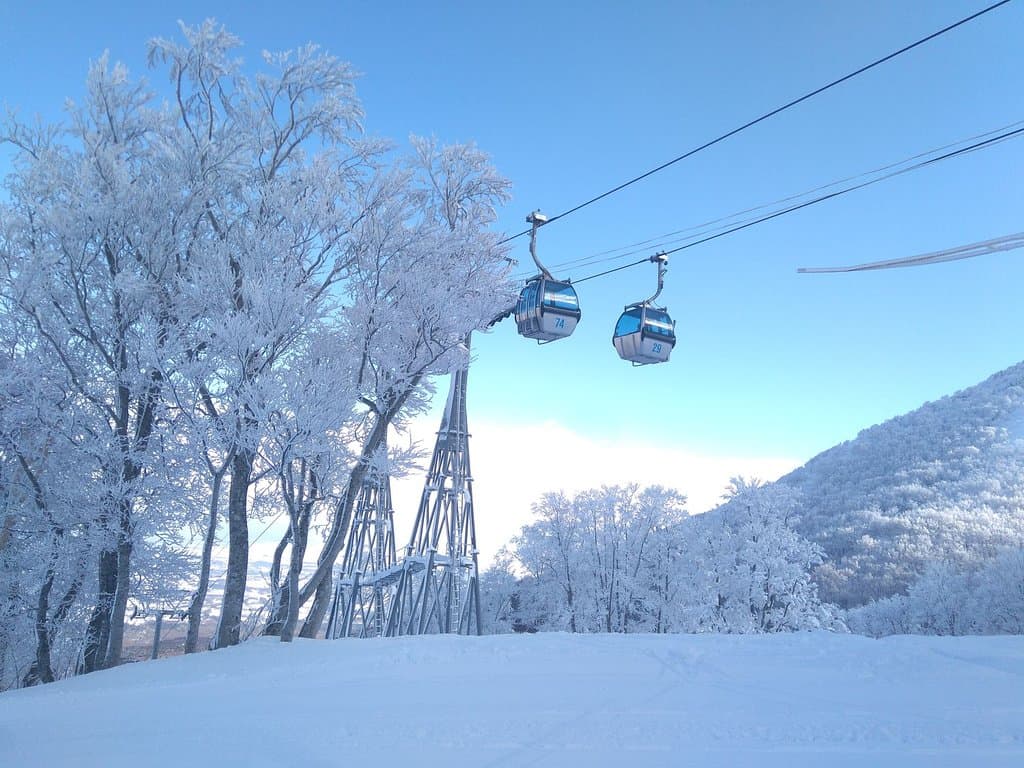 Aomori Spring Gondola takes you to over 920m above sea level
