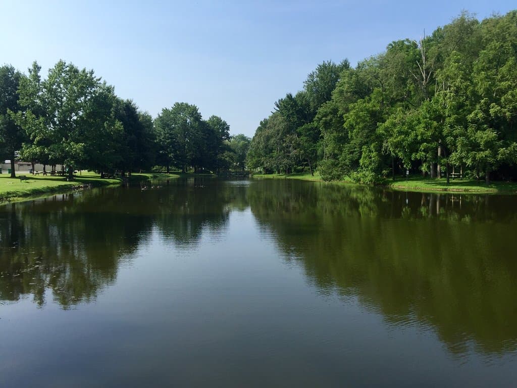Beautiful city park that's fun for fishing, walking trails, seeing birds/fish/snakes in the Natu