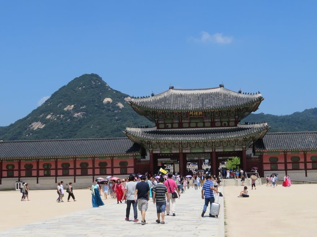 Visit the Gwanghwamun Palace Complex