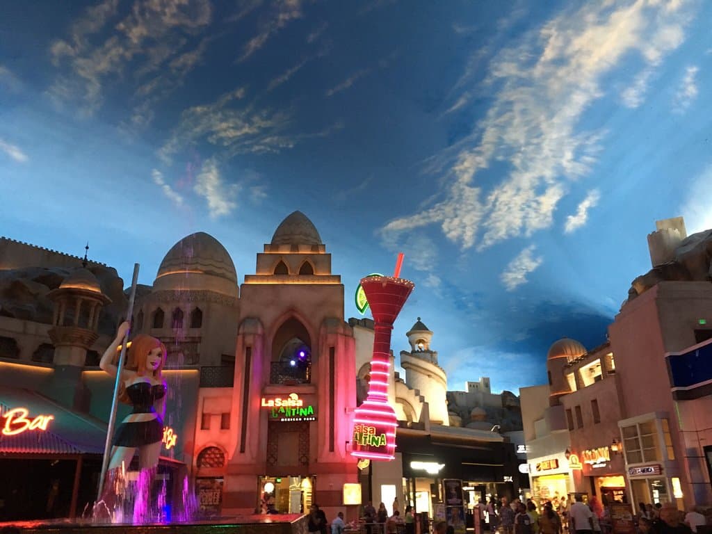 Miracle Mile Shops Las Vegas & Caesars Palace