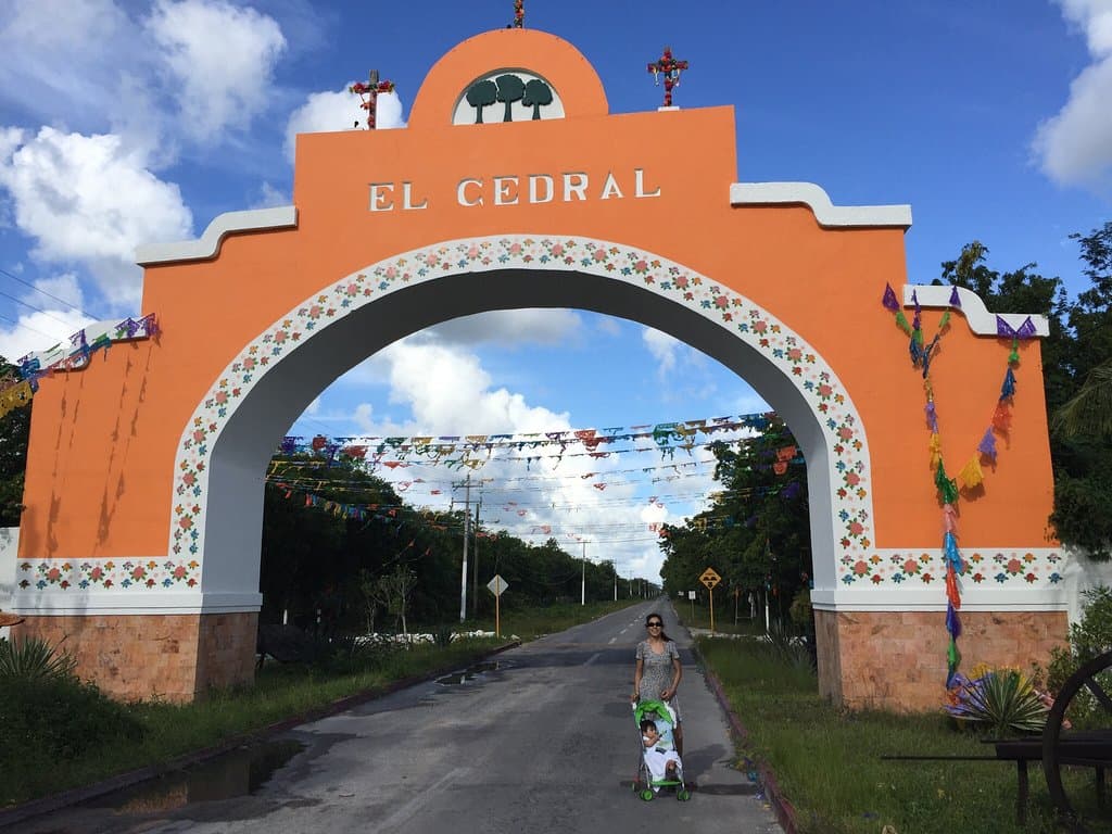 entry to the road to El Cedral