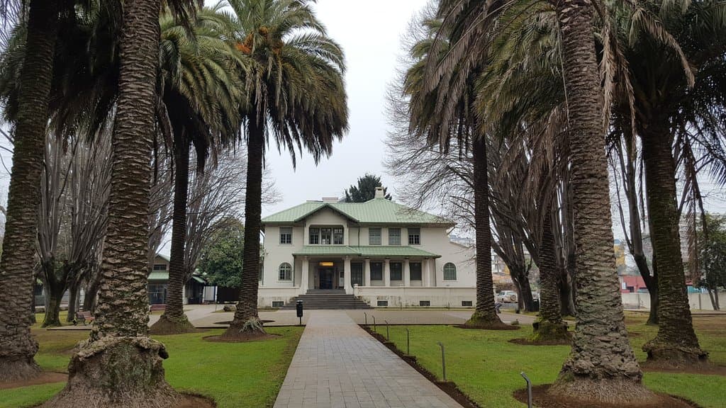 Entrada al museo por la Avenida Alemania