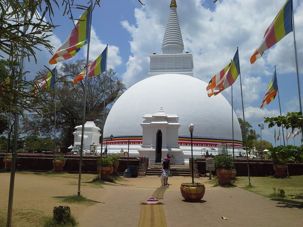 A view of Somawathie Chaithya in hot weather