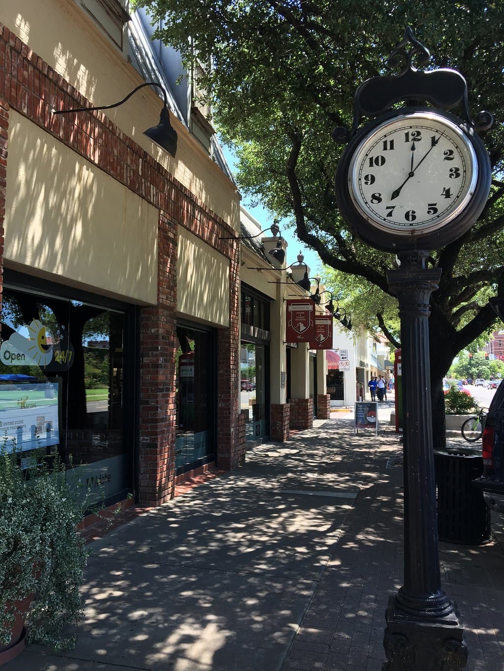 Enjoy a nice walk on Campus Corner and discover our unique shops!