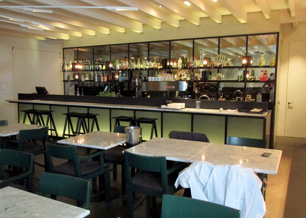 Interior. Bar.