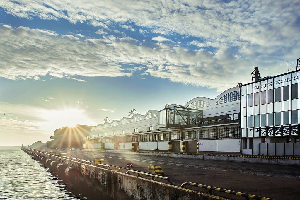 Dworzec Morski - siedziba Muzeum Emigracji - od strony nabrzeża Francuskiego, fot. Bogna Kociumb