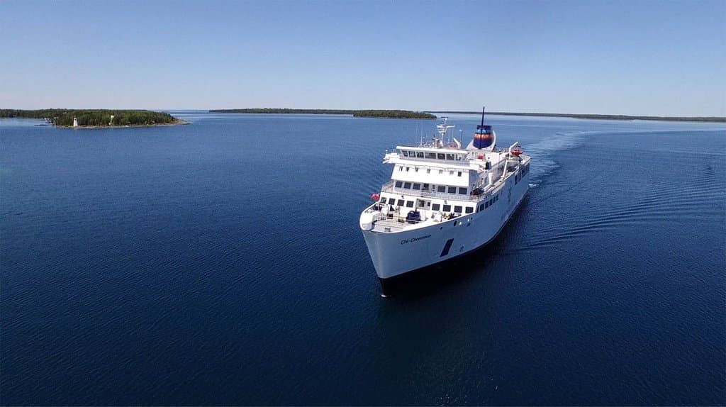 Chi-Cheemaun arriving into Tobermory