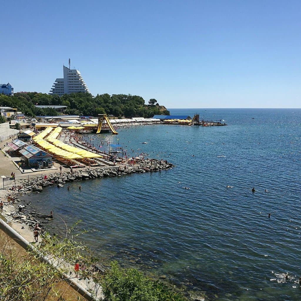 High Bank Cliff Visokiy Bereg