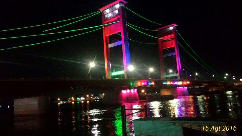 City tour palembang indonesia benteng kuto besak jembatan ampera, sungai musi, river side bersam