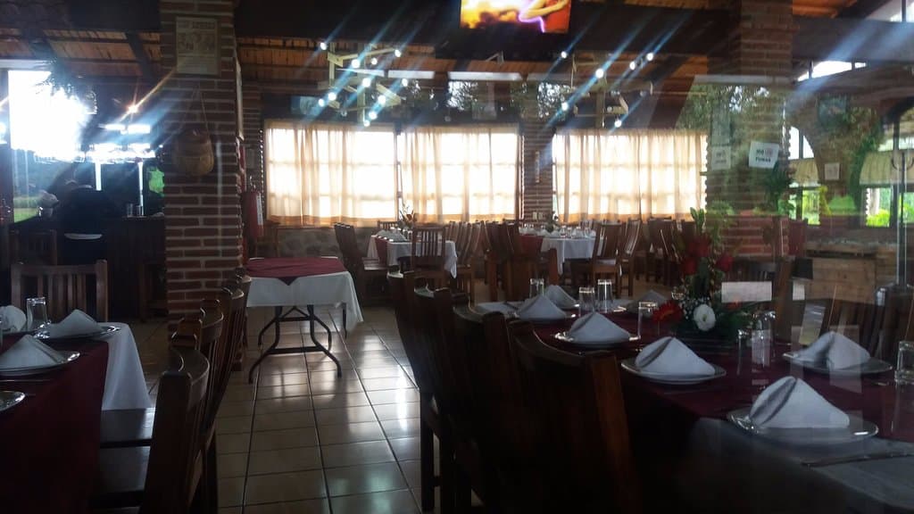 Su interior, para aproximadamente más de 100 comensales concurrentes