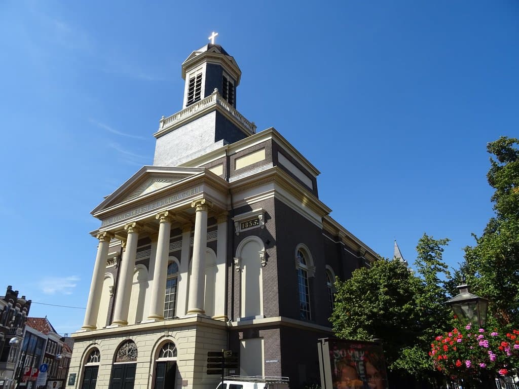 Hartebrugkerk uit 1835-1836 aan de Haarlemmerstraat 110 