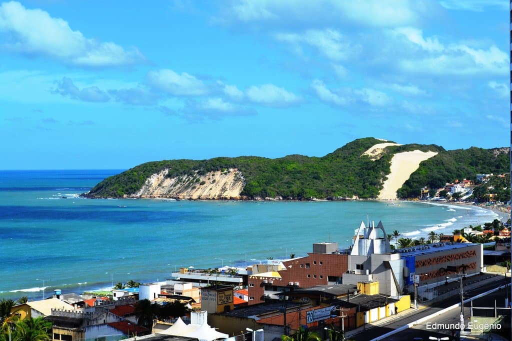 Praia de Ponta Negra com Morro do Careca.